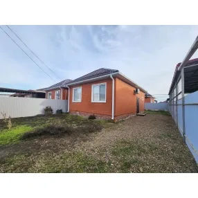 Кирпичный дом 70 м² у центральной больницы в станице Выселки | 2021