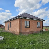 Новый кирпичный дом в районе 2й школы Выселки