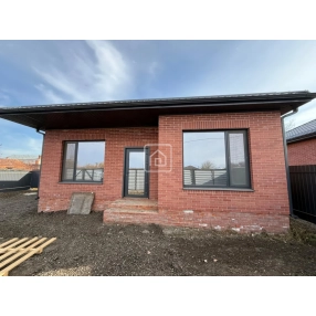 Дом с двумя спальнями и кухней-гостиной..