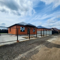  Новый кирпичный дом с мастер-спальней и террасой в Выселках